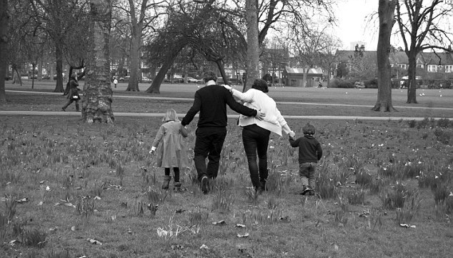 article-2355135-1a9db331000005dc-405_634x382